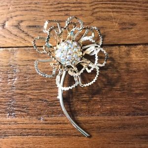 Beautiful vintage flower pin
